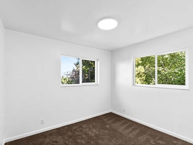 Building Photo - Renovated 4-Bedroom, 3-Bathroom Home in Millcreek