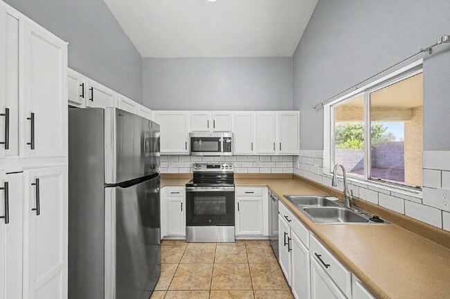 Building Photo - 14718 N 154th Ln