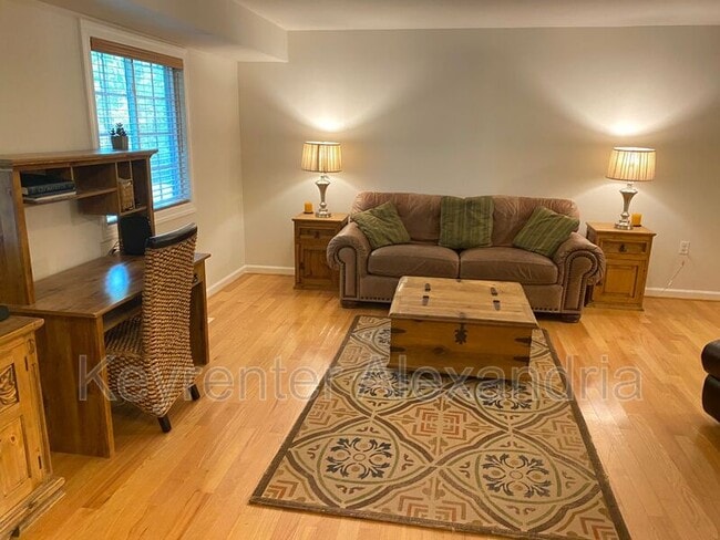 Building Photo - 5923 Kara Pl