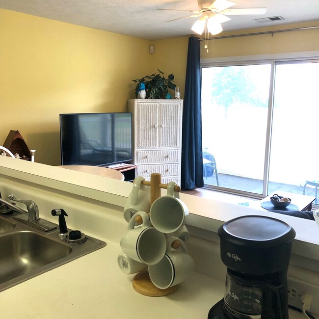 Building Photo - 581 Blue River Ct