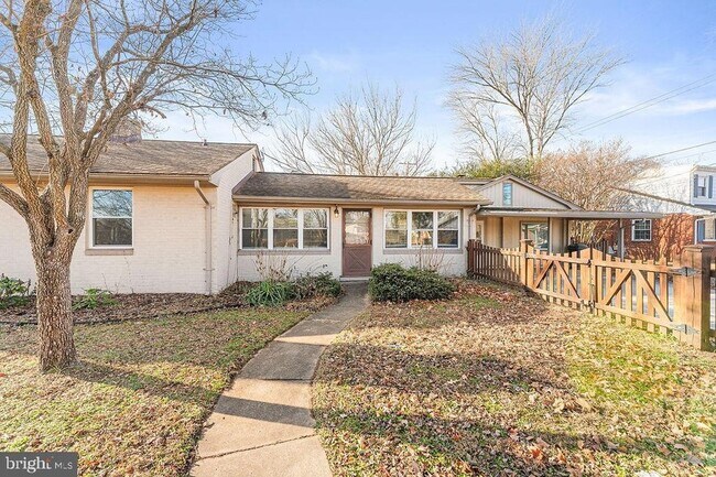 Building Photo - 601 Hanson Ave