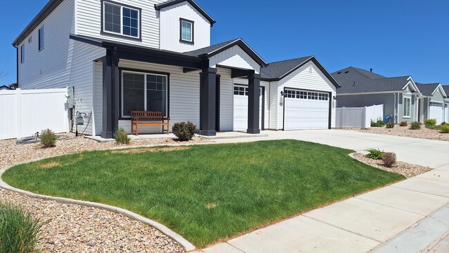 Building Photo - 4 Bedroom Home with 3 Car Garage in Enoch