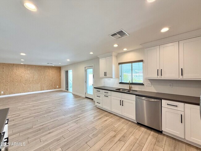 Building Photo - 3625 Hayden Rd