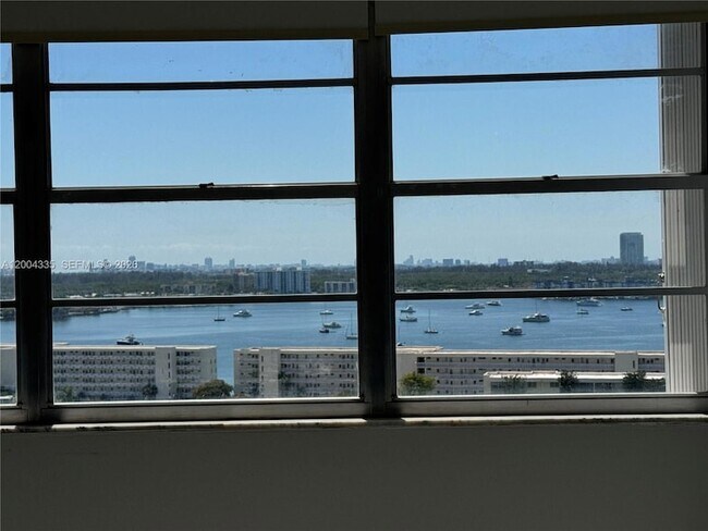 Building Photo - 18041 Biscayne Blvd