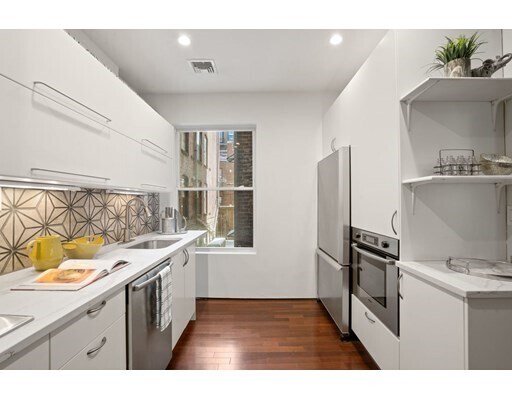 Building Photo - 1690 Washington St