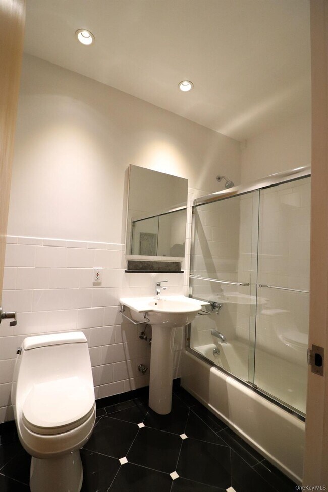 Building Photo - 528 W 46th St