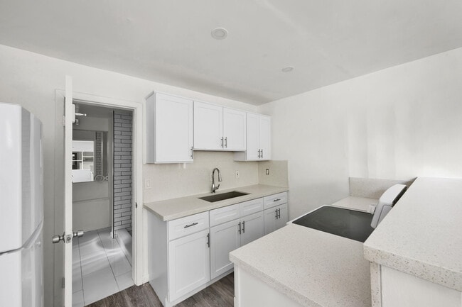 Building Photo - 132 E Central Blvd