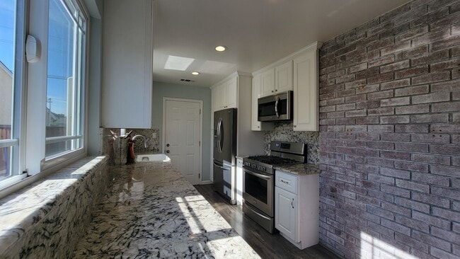 Building Photo - 28022 Thackeray Ave