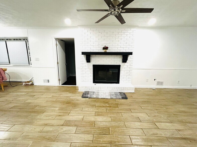 Building Photo - 2664 Abington Dr SW