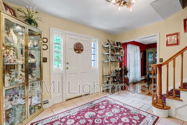 Building Photo - 17 Rondell Ln