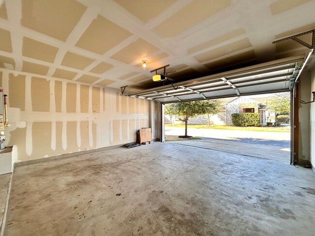 Building Photo - 5809 Urbano Bnd