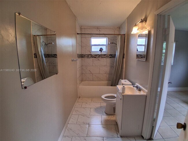 Building Photo - 880 NW 129th St