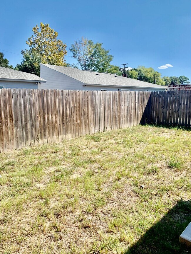 Building Photo - 516-522 Live Oak Blvd.