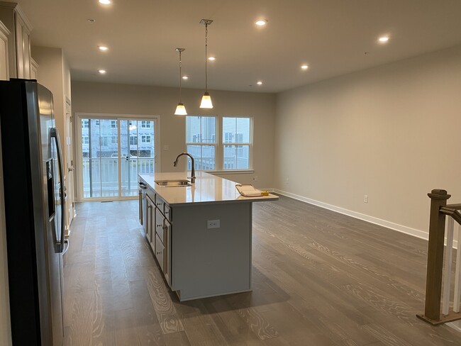 Dinning and morning room without furniture - 731 Quarry Point Rd