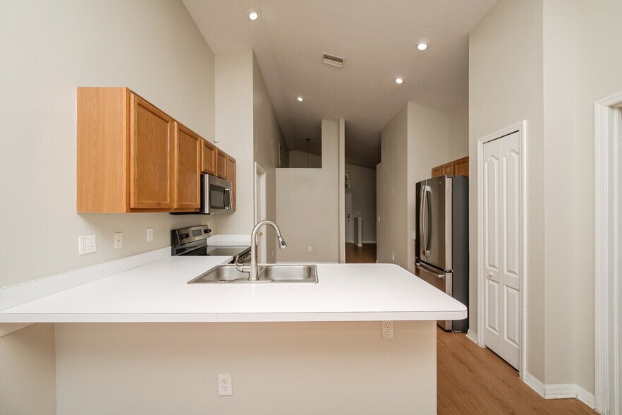 Building Photo - 30823 Birdhouse Dr
