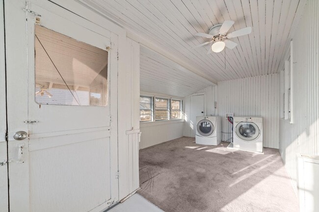 Building Photo - 503 E 5th St