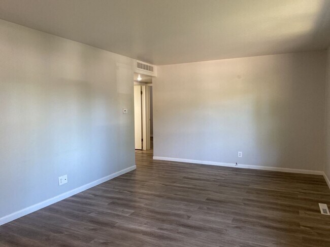 Building Photo - 3 Bed 1 Bath w/ 1 car garage West-Side Fort Collins Ranch