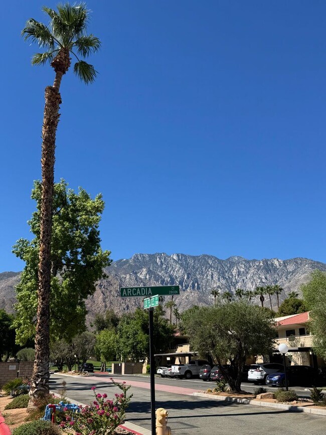 Building Photo - Long Term - Beautifully Updated 1 Bedroom Condo in Palm Springs Villas II