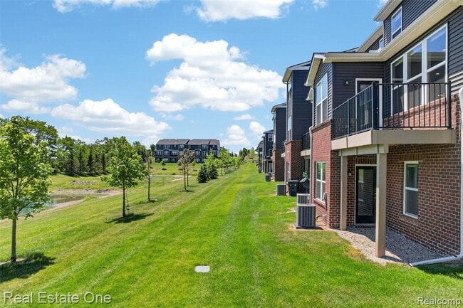 Building Photo - Modern 3-Bedroom Condo in Lake Orion Near I-75