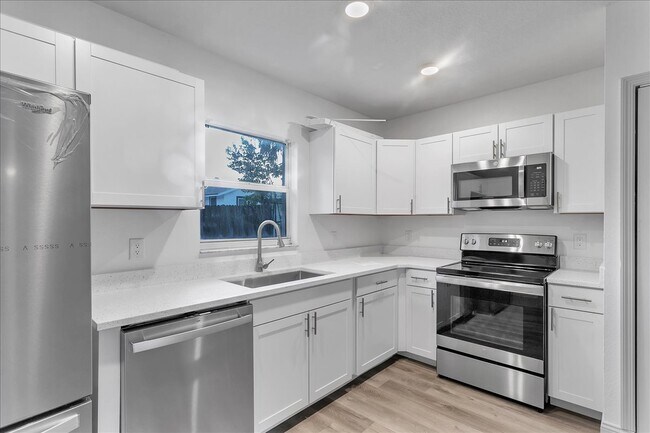Quartz Countertops - 3812 N 51st St