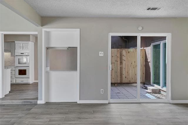 Building Photo - 9724 Summerwood Cir