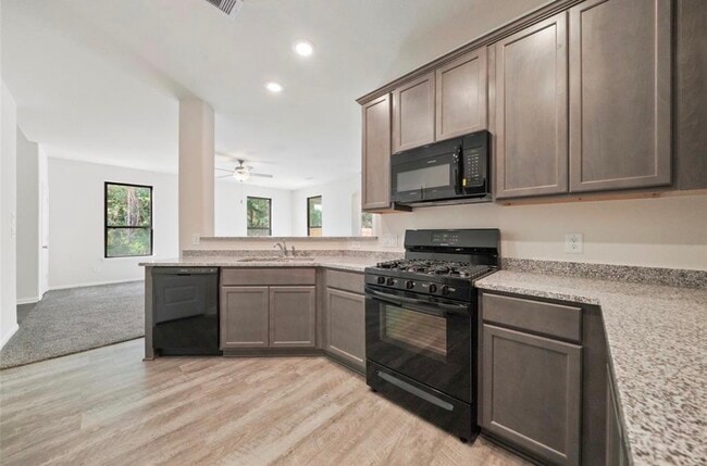 Building Photo - 25290 Pomegranate Pl