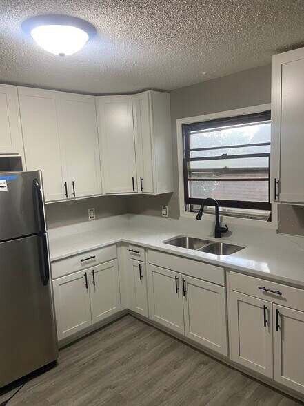 Building Photo - 332 Quincy St NE