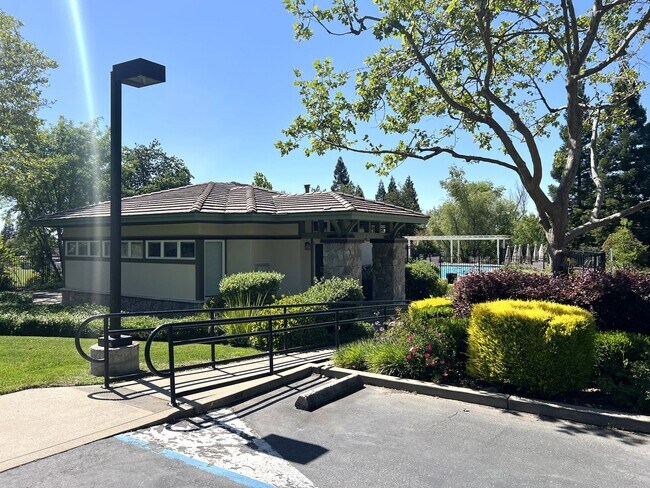 Building Photo - Wonderful 4bd/3ba Rocklin Home-Must See!