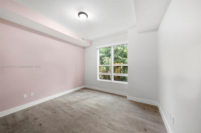 Building Photo - 950 Brickell Bay Dr