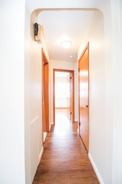 Building Photo - 25 Willamont Rd