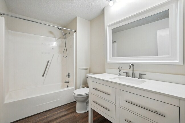 Building Photo - 1101 Surry Ln