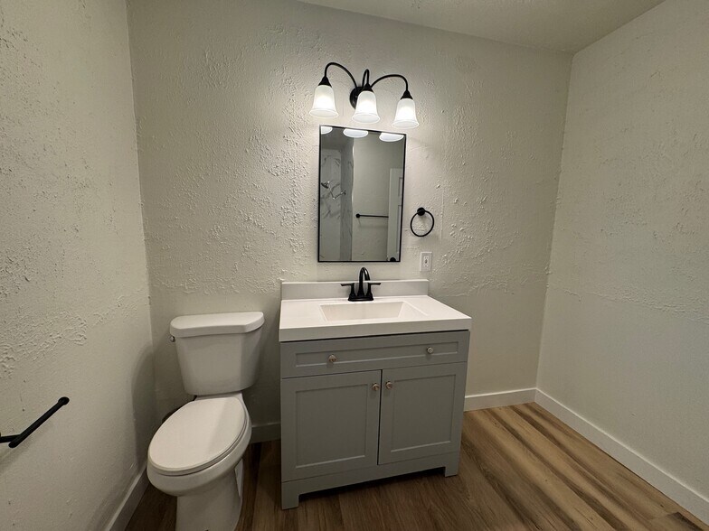 Building Photo - 804 Meeker St