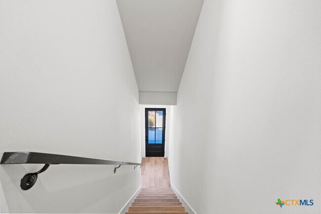 Building Photo - 1208 N Academy Ave