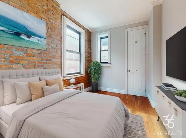 Primary Photo - East 25th Street