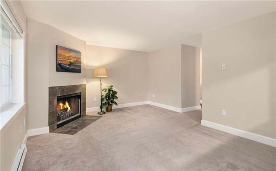 Building Photo - Spacious 2 Bed 1.5 Bath In Old Town Issaquah!