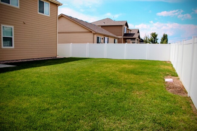 Building Photo - 262 Castle Dr