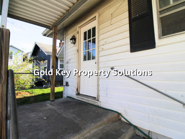 Building Photo - Beautifully Updated 2 BR 1 BA House with B...