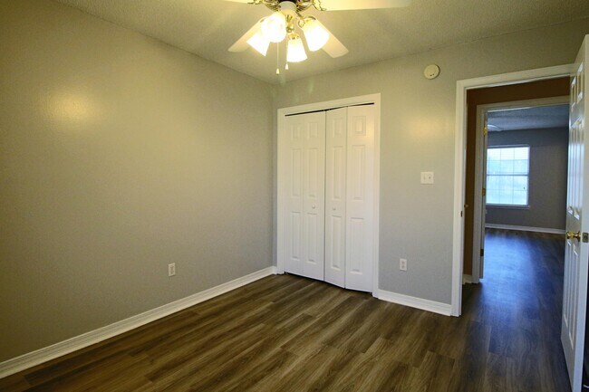 Building Photo - 414 Whirlaway Ct