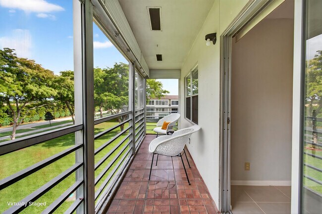 Building Photo - 116 Mansfield C