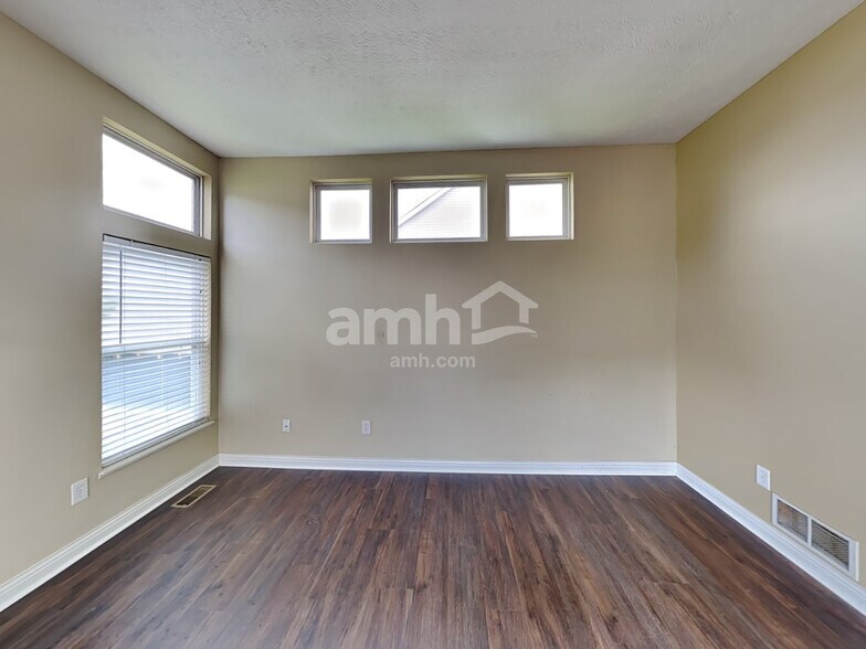Building Photo - 532 Greenwood Loop