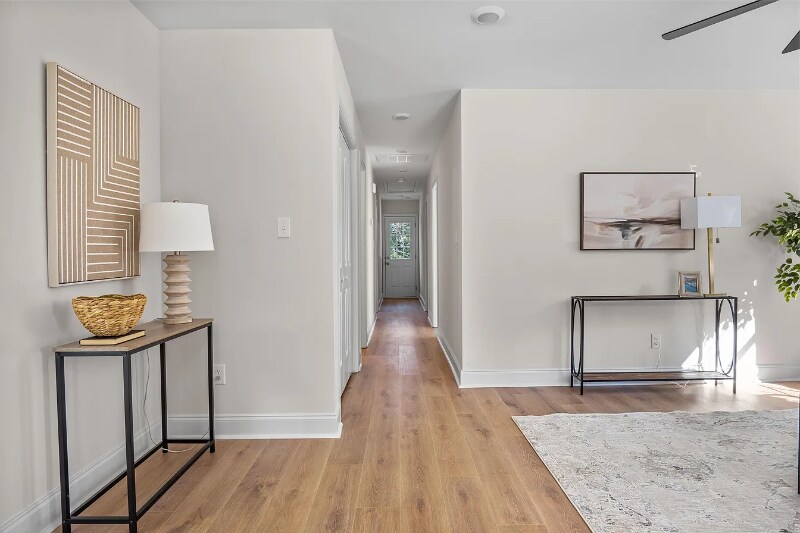 Building Photo - 812 Aubrey Ave