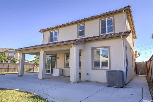 Building Photo - Gorgeous Elk Grove Home