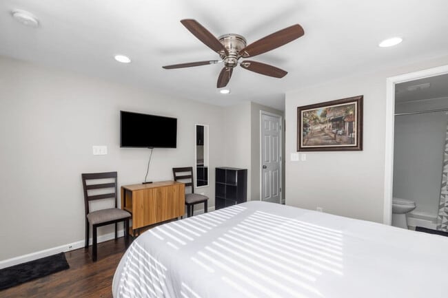 Building Photo - 6004 5th St