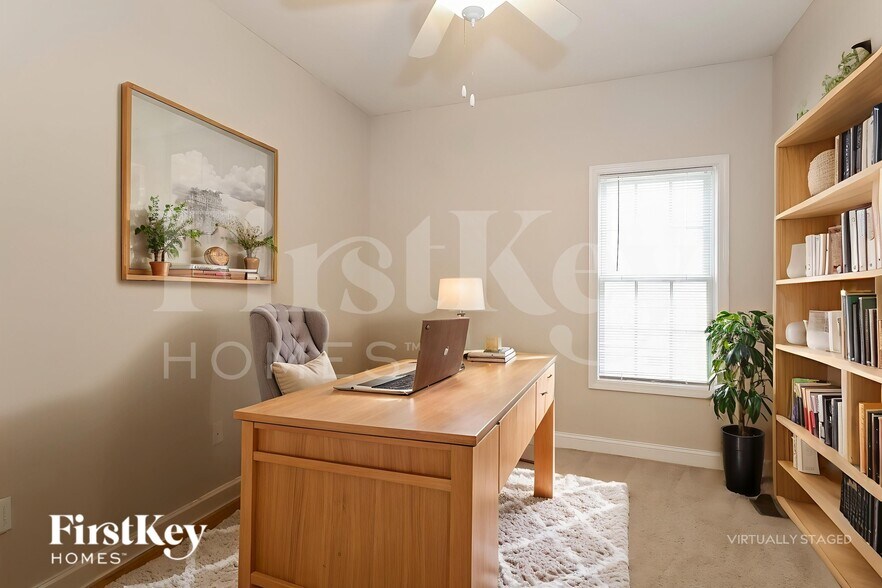 Building Photo - 2215 Charles Towne Ct