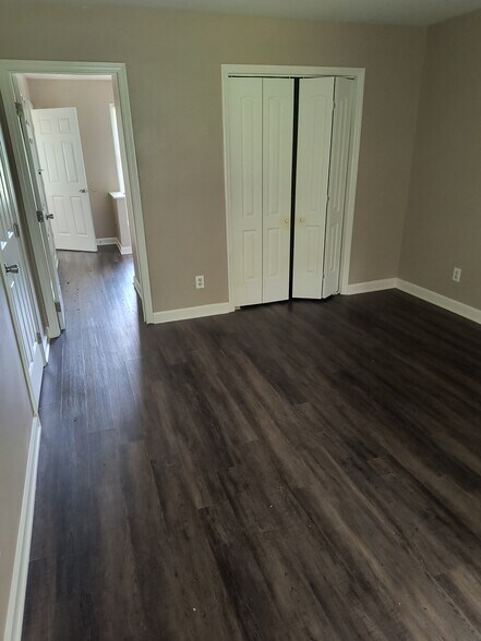 Building Photo - 245 Guinevere Ct