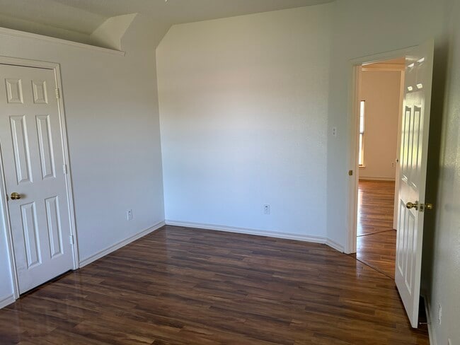 Building Photo - 514 Big Oak Ct