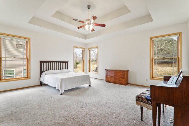 Building Photo - 9621 Shadow Wood Dr