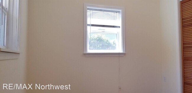 Building Photo - 1 br, 1 bath House - 127 A Plymouth St NW