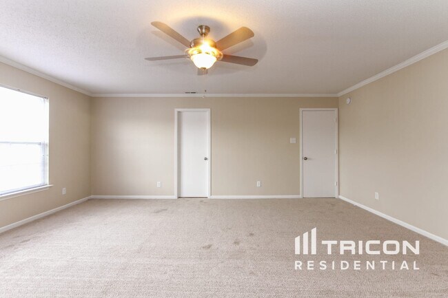 Building Photo - 10396 Waverly Dr