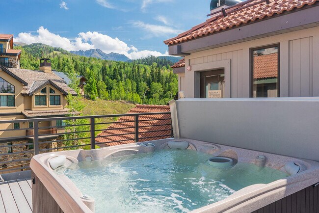 Building Photo - 113 Lost Creek Ln